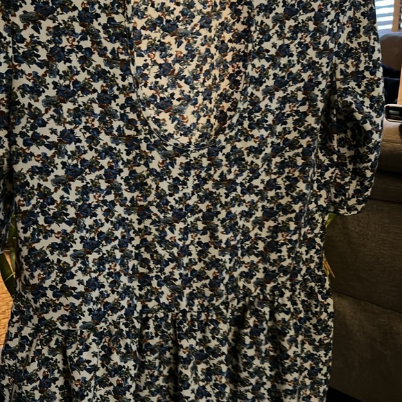 Blouse • Flowers on top 🔝 - Picture 10 of 10